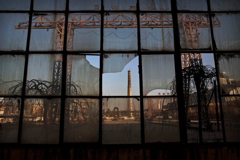 Illustration for article titled Haunting Photos From an Abandoned Steel Mill in China